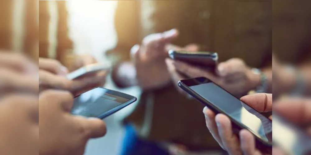 Celulares vão ter o sensor de digitais embutido na tela/Foto: Divulgação iStock Exame 