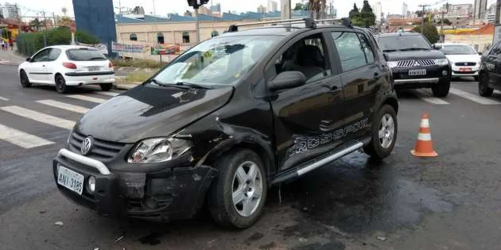 Imagem ilustrativa da imagem Acidente com três carros deixa trânsito lento em PG