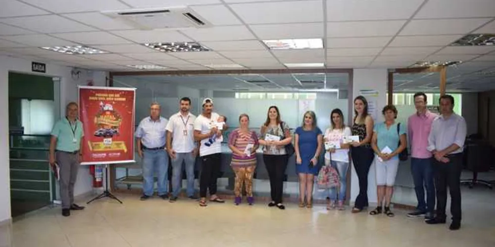 Imagem ilustrativa da imagem Acipg entrega vales-compra da campanha de Natal