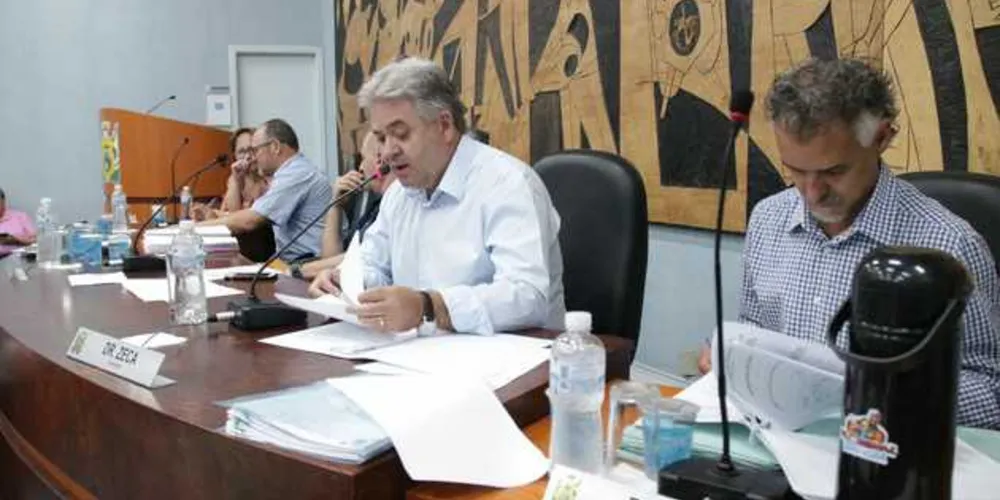 Imagem ilustrativa da imagem Orçamento para 2018 ganha 386 emendas na Câmara