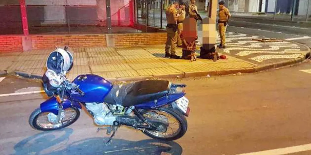 Polícia investiga se dupla encontrada com moto também participou do furto do veículo