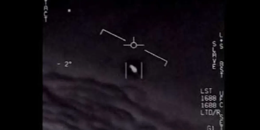 Imagem de um vídeo gravado por dois aviões F-18 em que se vê um óvni/Foto: Divulgação  El Pais Brasil