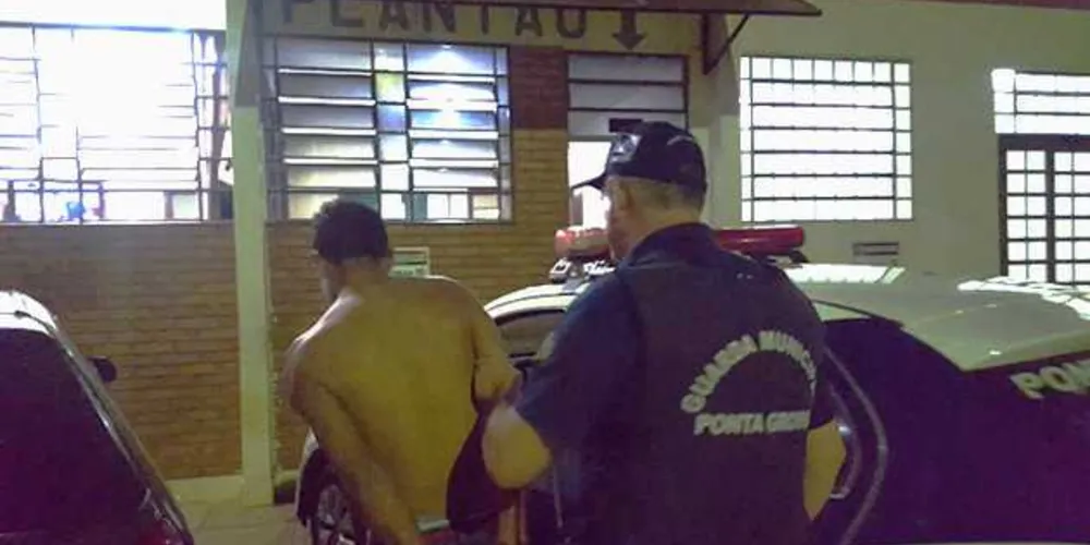 Um dos suspeitos foi preso em flagrante com o celular d uma das vítimas