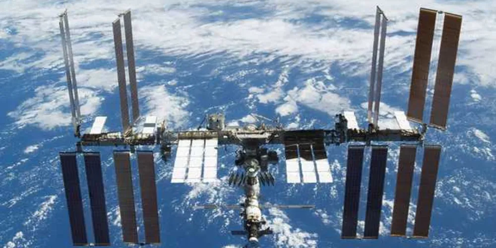 A Estação Espacial Internacional se encontra entre 400 quilômetros acima da Terra/Foto: Reprodução Nasa