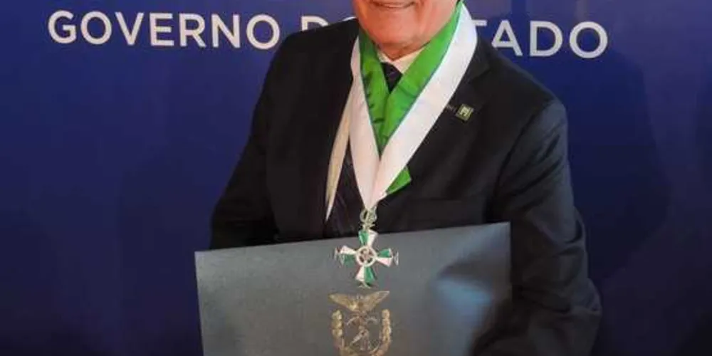 Imagem ilustrativa da imagem Coronel Malucelli recebe comenda ‘Ordem Estadual do Pinheiro’