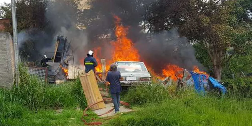 Imagem ilustrativa da imagem Incêndio criminoso destrói casa na Vila Santo Antônio
