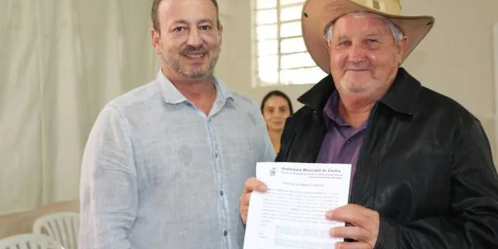 Imagem ilustrativa da imagem Moradores de Castro recebem título de regularização fundiária