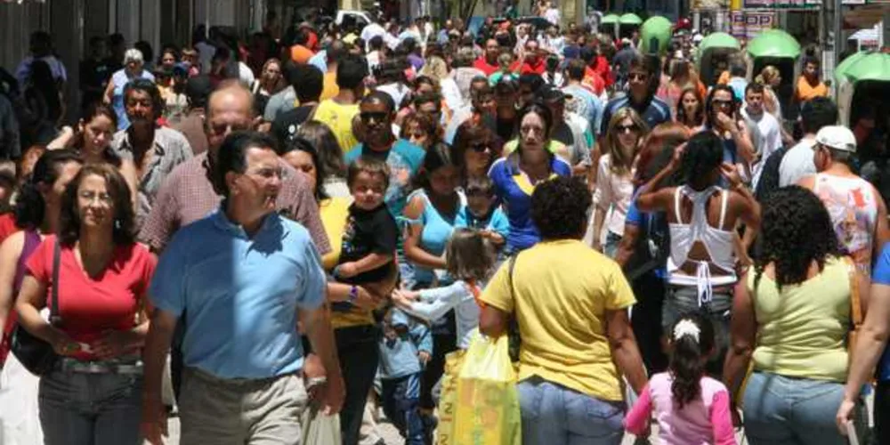 Distrações frequentes no momento das compras acabam propiciando a ação de ladrões e estelionatários/Foto: Arquivo JM