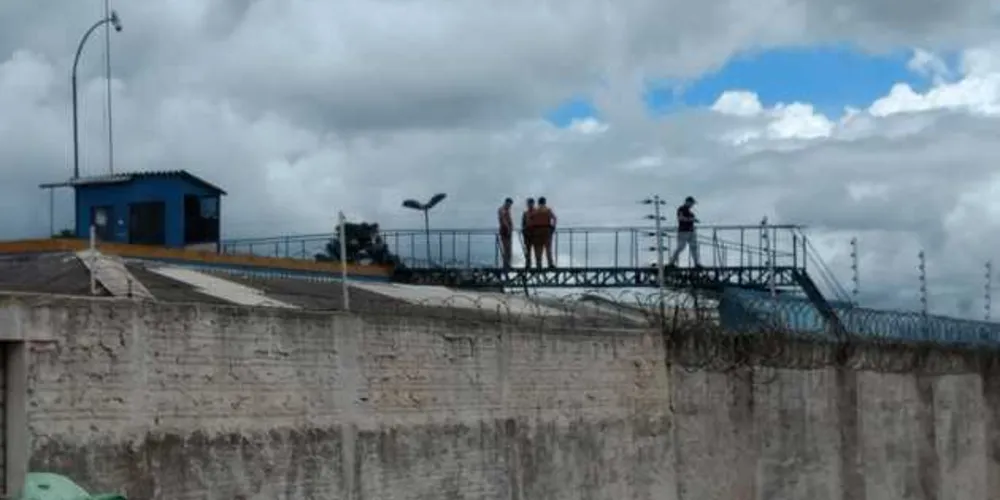 Imagem ilustrativa da imagem Presos fazem rebelião na cadeia de PG. Polícia cerca a unidade