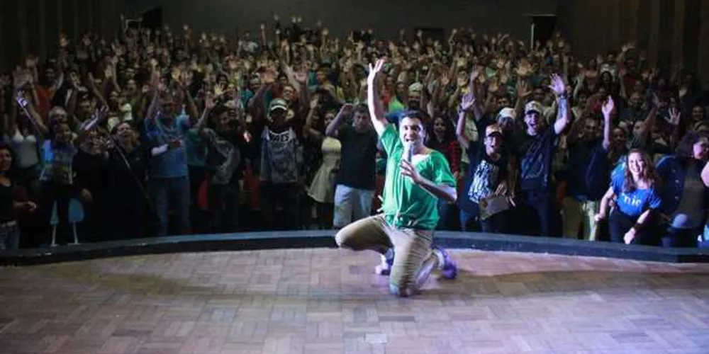Imagem ilustrativa da imagem Teatro de Tibagi tem recorde de público com show do Hallorino Jr