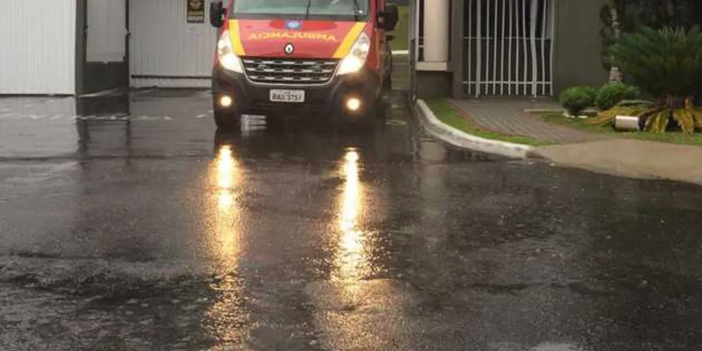Imagem ilustrativa da imagem Carro estacionado desce ‘sozinho’ e atropela mãe e filha de quatro meses