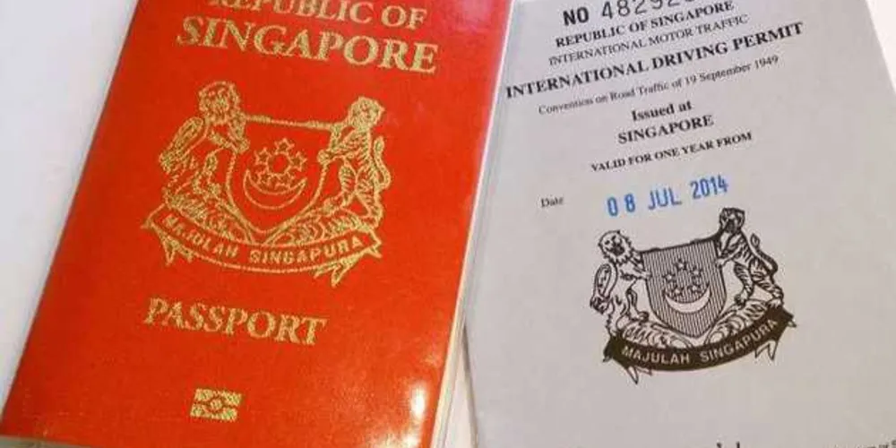 Passaporte e documento para dirigir da Cingapura./Foto: Divulgação Wikimedia Common 