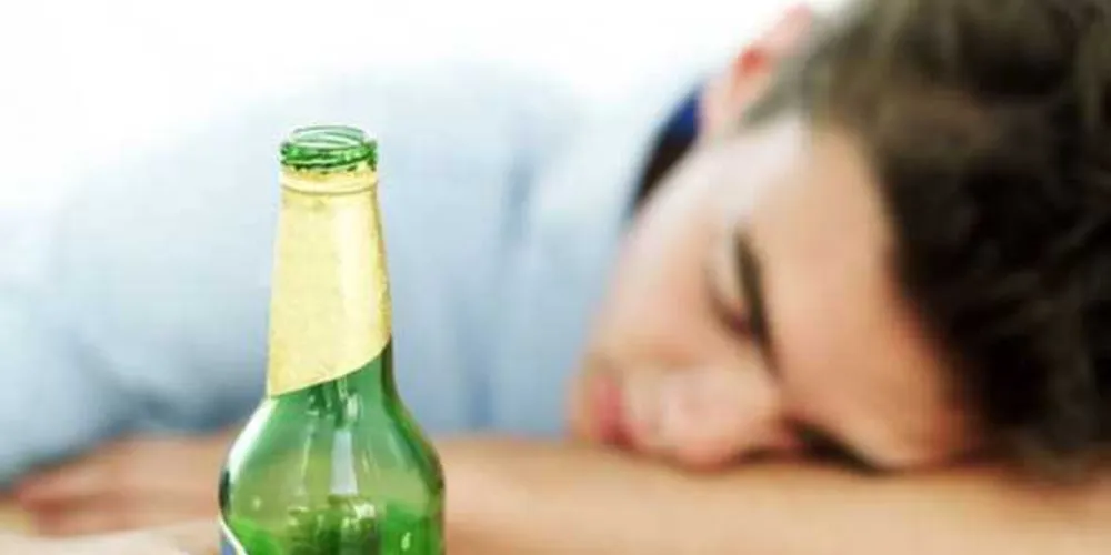 Beber um suco de frutas naturais ajudam no combate aos sintomas/Foto: Reprodução  