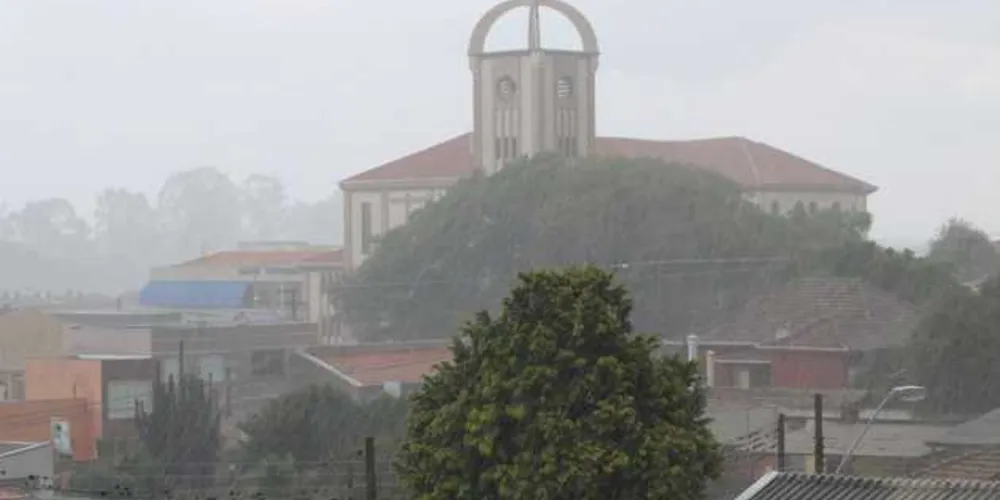 Imagem ilustrativa da imagem Ano novo começará com chuva em Ponta Grossa