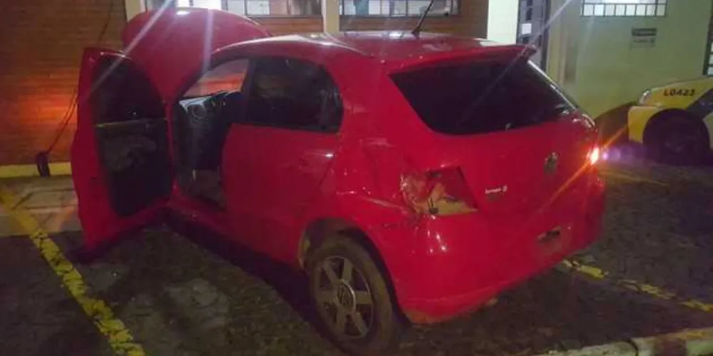 Veículo estava abandonado em área isolada no Jardim Carvalho