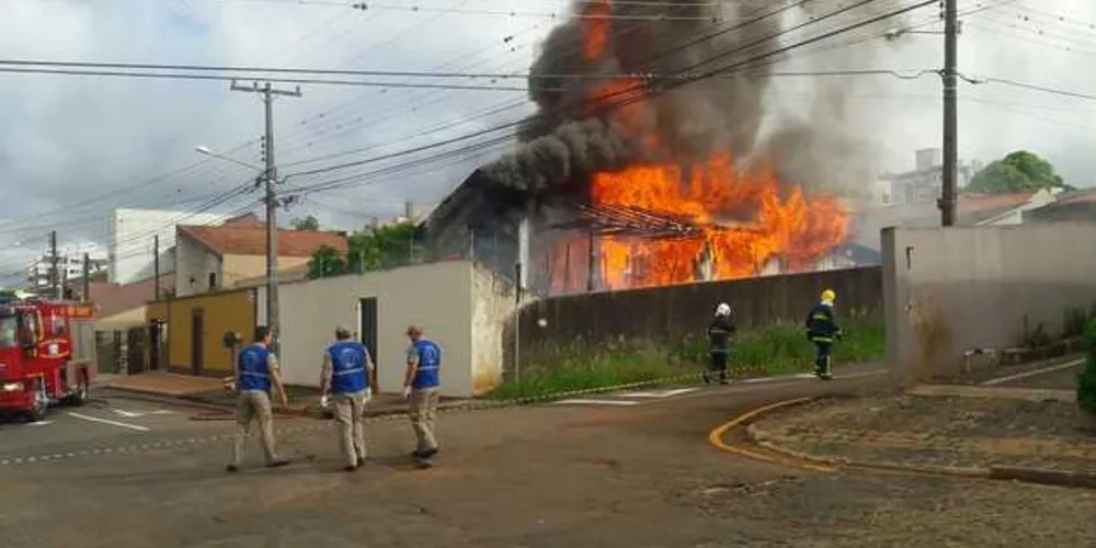 Chamas tomaram conta da residência e impediram que vítima fosse resgatada