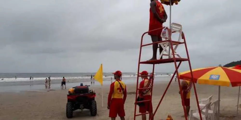 Desde o início da Operação Verão, já foram 475 afogamentos atendidos pelos salva-vidas do Corpo de Bombeiros. Foto: Divulgação CB