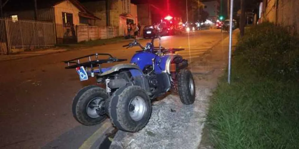 Piloto sofreu ferimentos leves e foi levado pelos bombeiros até o PSM