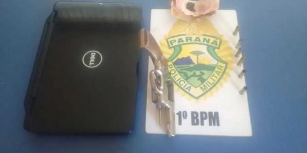 Notebook roubado e arma usada no tiroteio foram apreendidos pela PM