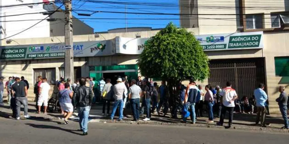 Agência já atingiu limite de atendimentos logo na primeira hora de reabertura
