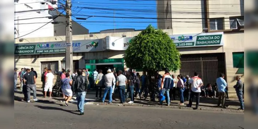 Agência já atingiu limite de atendimentos logo na primeira hora de reabertura