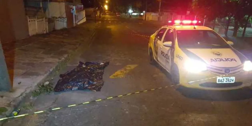 Corpo foi encontrado no meio da rua Castanheira na madrugada deste sábado