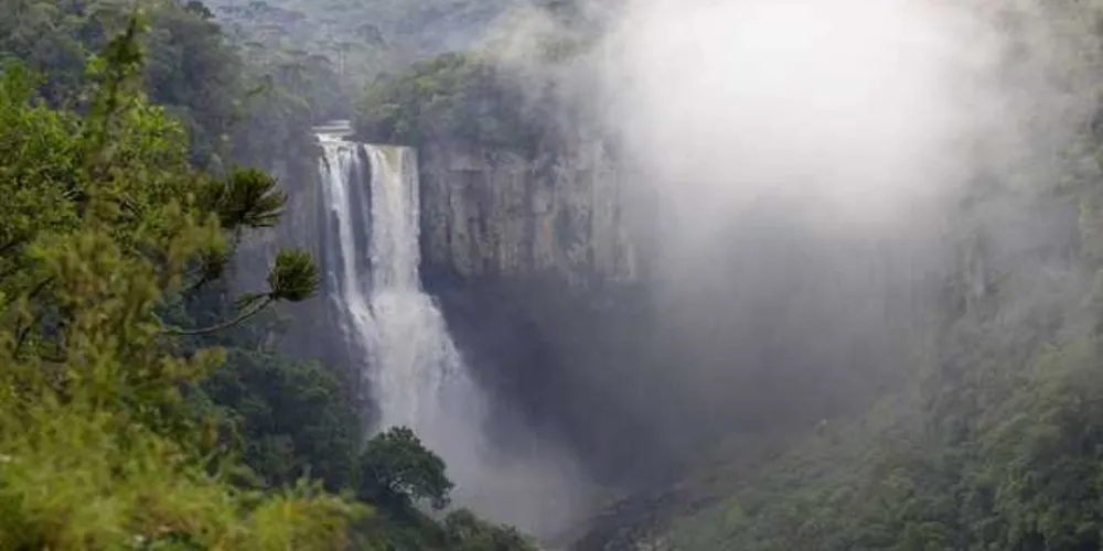 Monumento Estadual Salto São João, em Prudentópolis. 
Foto: Arnaldo Alves / ANPr.