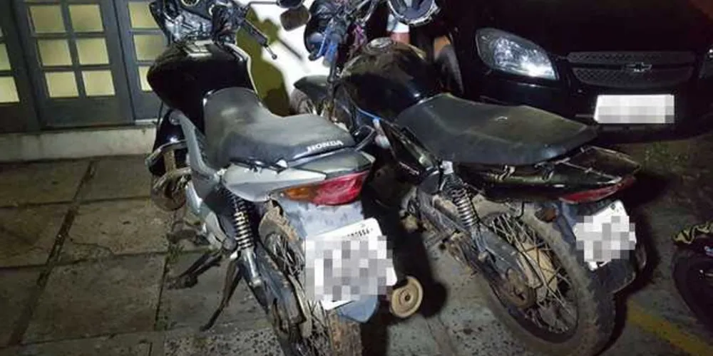 No fim da ação, Polícia Militar apreendeu moto roubada e outro veículo usado no assalto