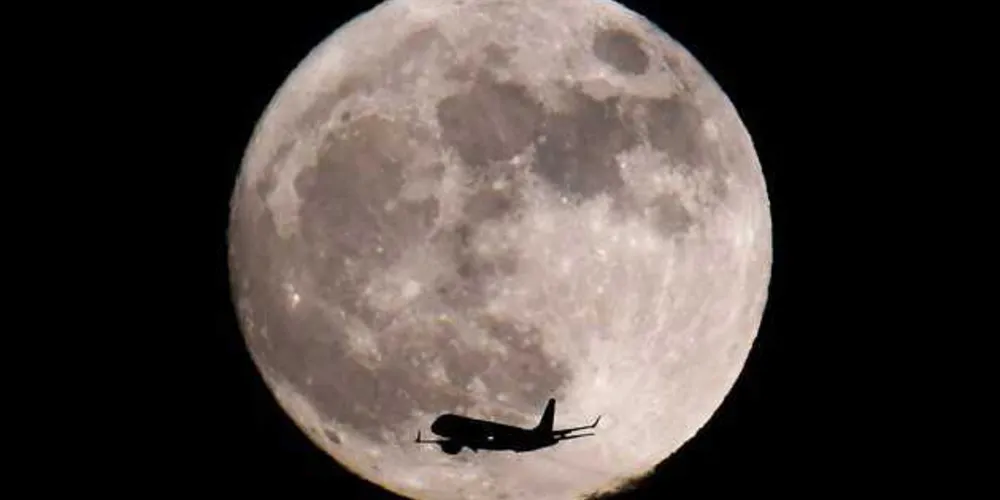 Eventos de superlua ocorrem quando a Lua encontra-se no perigeu, que é o ponto da sua trajetória mais próximo da Terra/Foto: Divulgação Toby Melville/Reuters