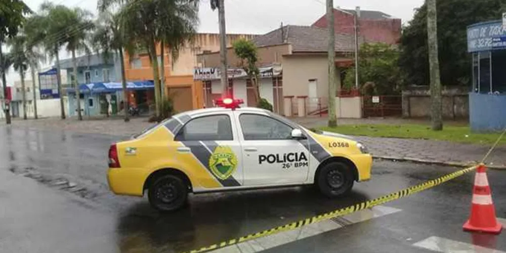 Área está isolada até a chegada do Esquadrão Antibombas de Curitiba