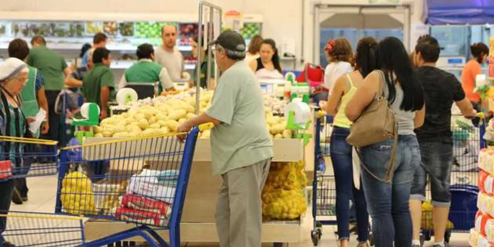 Imagem ilustrativa da imagem Produtos da cesta básica têm queda de 6,1% em 2017