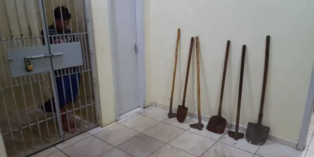 Rapaz foi flagrado carregando ferramentas durante a madrugada em Uvaranas