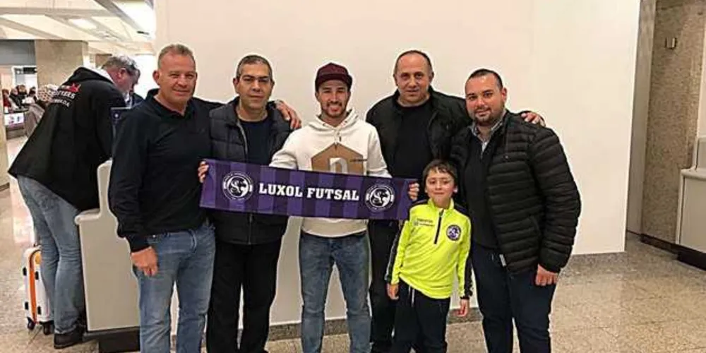Maicon Silva foi recebido pela diretoria do clube no desembarque em Malta