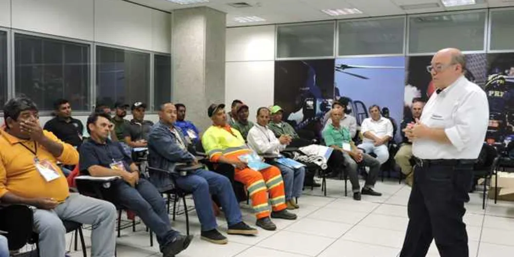 Entre em ações em parceria está a implantação de um novo uniforme para os orientadores