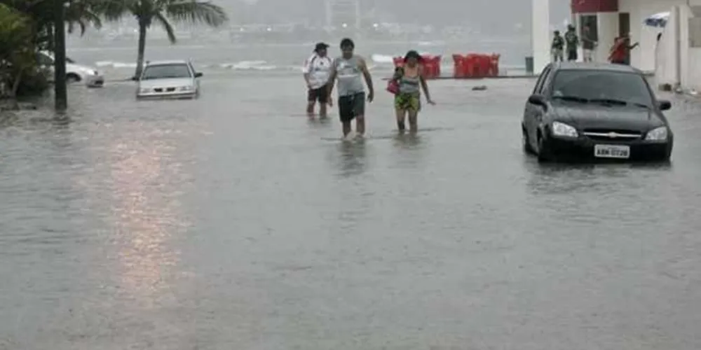 Tempestade caiu na noite de quarta-feira. Outras cidades do litoral também tiveram problemas
