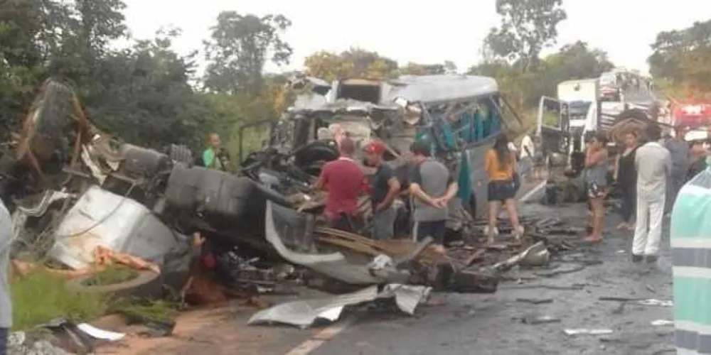 Acidente aconteceu em rodovia federal na região norte de Minas Gerais
