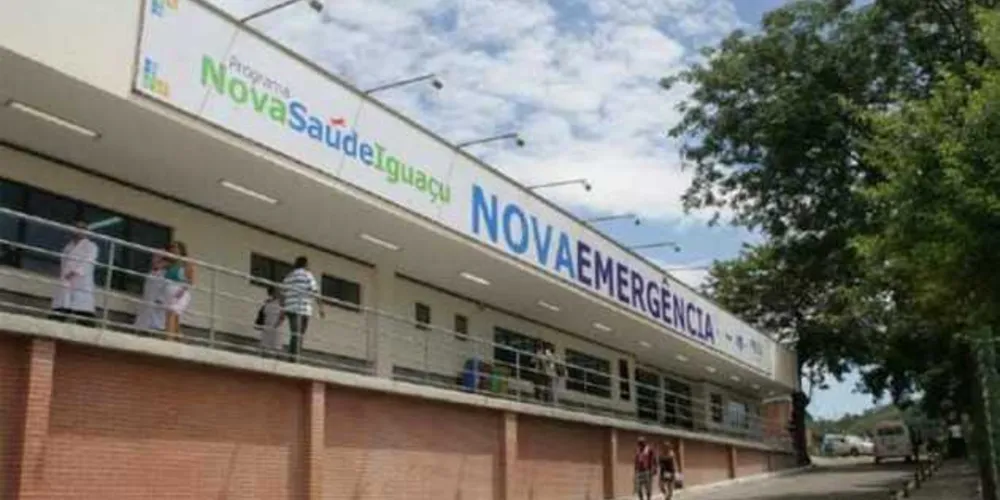 Mulher foi levada ao Hospital Geral de Nova Iguaçu e está entre a vida e a morte