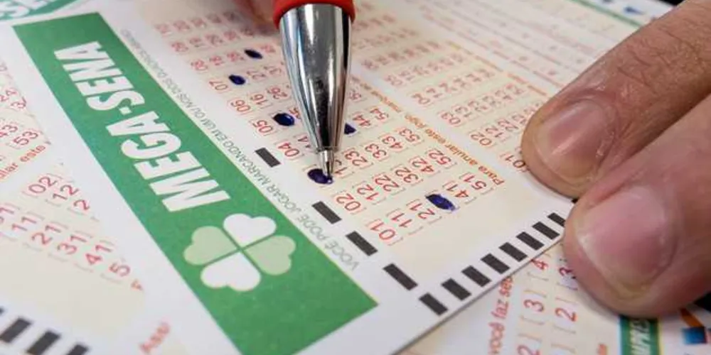 30-07-2014 - São Paulo - Brasil - Cartão da Mega Sena sendo preenchido. Foto: Rafael Neddermeyer/ Fotos Públicas