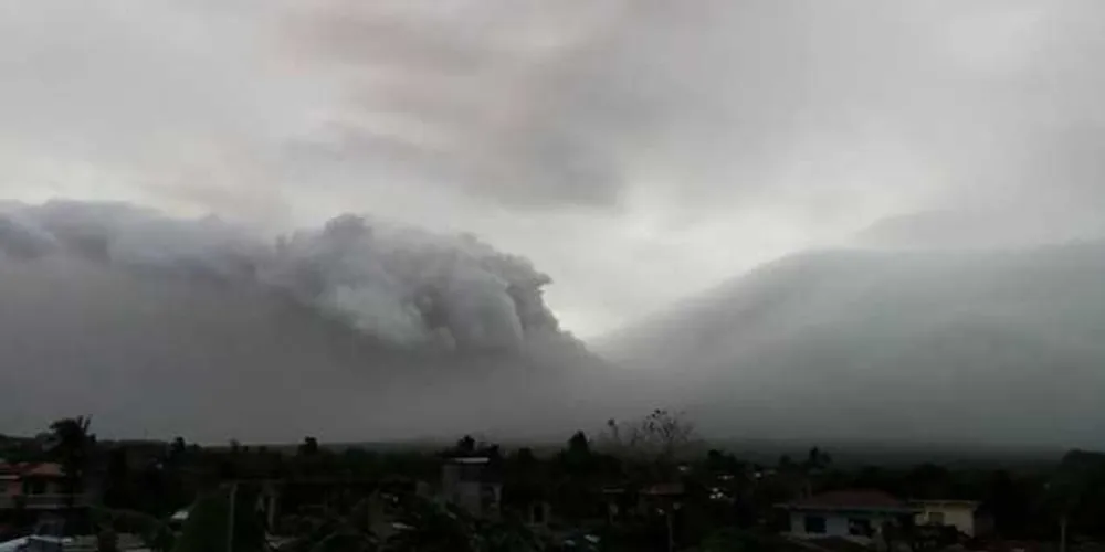A erupção pode ocorrer de forma iminente, mas também pode demorar semanas, por isso as autoridades locais buscam modos de facilitar uma "evacuação a longo prazo"/Foto: Divulgação Reuters