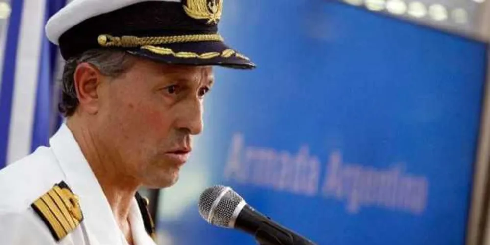 O capitão Enrique Balbi, porta-voz da Marinha argentina, fala à imprensa em Buenos Aires/Foto: Divulgação AFP