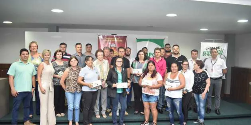 Imagem ilustrativa da imagem Acipg entrega vales-compra de Campanha de Natal