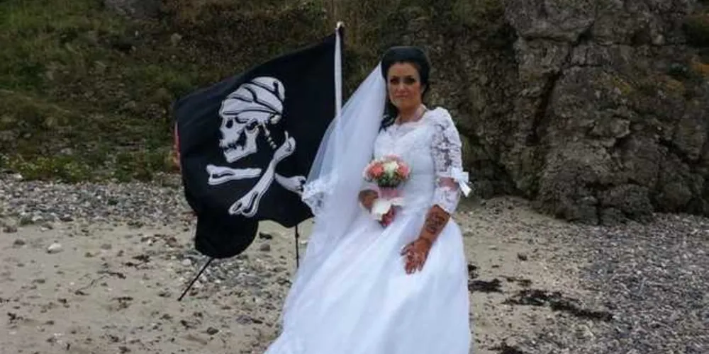 Amanda e "Jack" no dia do casamento/Foto: Reprodução Triangle News
