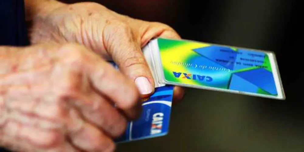 O PIS estará disponível nas contas de trabalhadores da Caixa, e também poderá ser sacado com o Cartão Cidadão nos caixas eletrônicos ou nas agências/Foto: Reprodução Veja.com