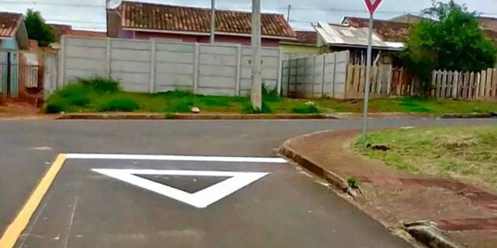 Foram instaladas 70 placas e pintados 200 m² de faixas