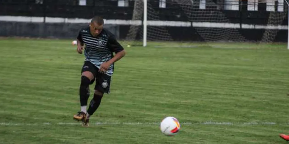 Lateral foi um dos destaques do alvinegro contra o Prudentópolis