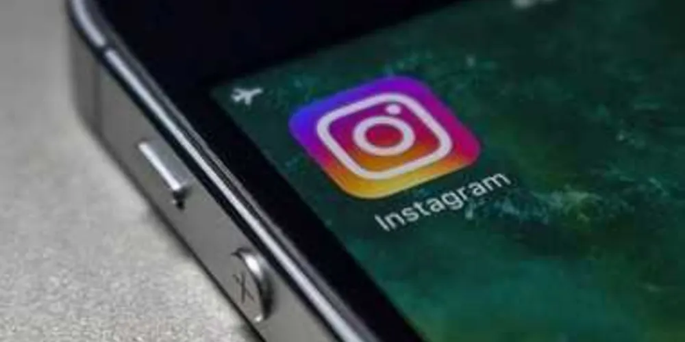 Outra função que pode estar a caminho do Instagram é a publicação de textos nas stories, como no WhatsApp/Foto: Reprodução