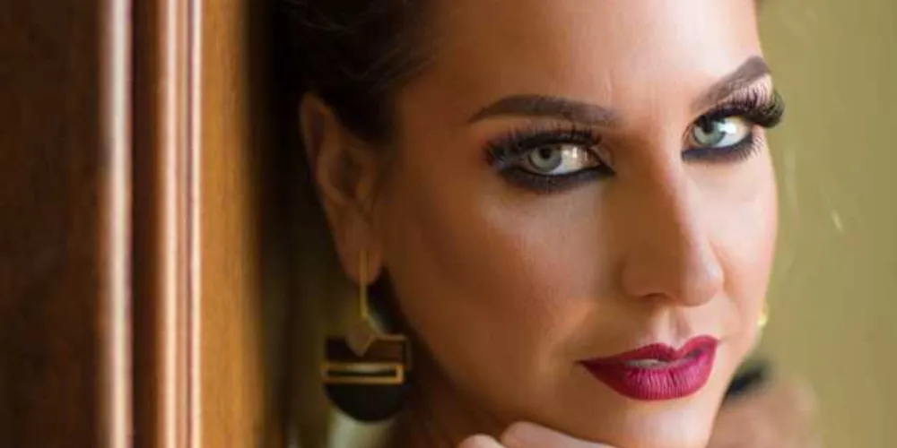 BDAY – A bela e competente Lorene Caldeira Penteado será muito cumprimentada pela passagem de seu aniversário neste sábado (20). Lorene é destacada profissional da Odontologia de nossa cidade. Da coluna RC os votos de felicidade e saúde.