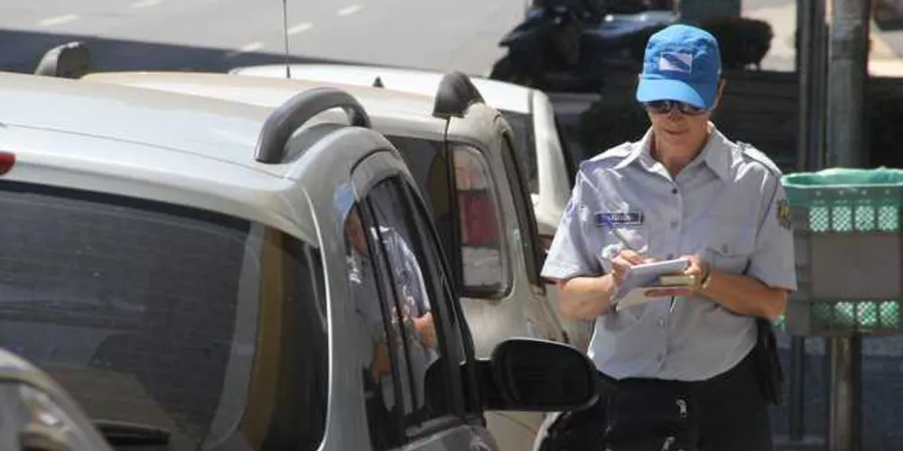 Atualmente, 46 agentes de EstaR fazem fiscalização das vagas na cidade 