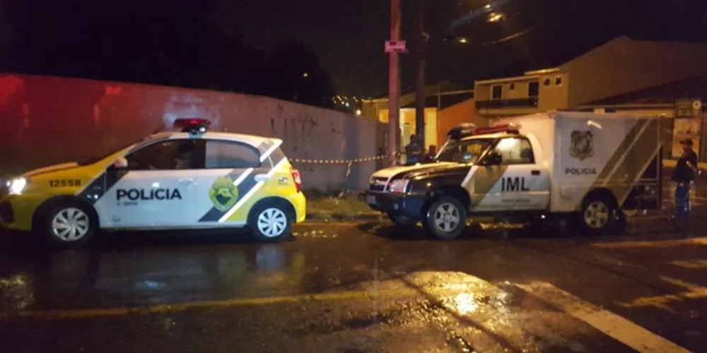Corpo foi encontrado na esquina das ruas Casemiro de Abreu e XV de Setembro