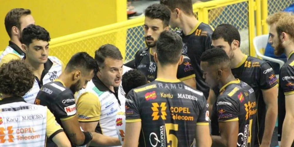 Técnico Fábio Sampaio parabenizou a equipe pela postura diante do Taubaté
